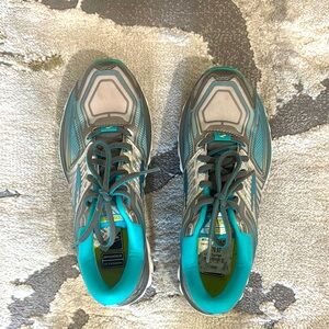 Brooks Women's Running Shoes - Gray and Teal